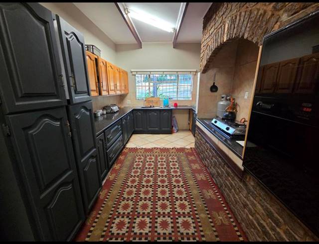 5 BEDROOM PROPERTY TO RENT IN LYNNWOOD MANOR
